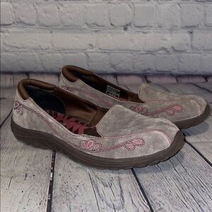 Skechers 7M Brown and Pink Suede Memory Foam Slip-On Shoes